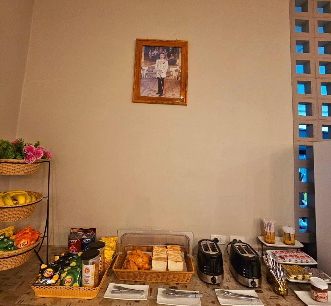 Sawasdee​ Buriram​ Resort Екстер'єр фото